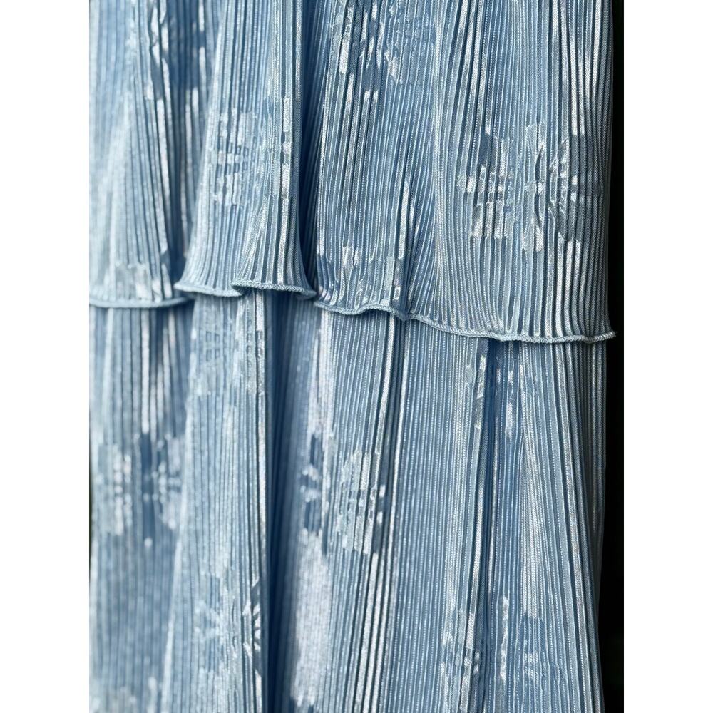 NWT Saylor Luba Daisy Pleat Shimmer V-Neck Midi Tiered Dress Dusty Blue Small275 - Picture 3 of 5